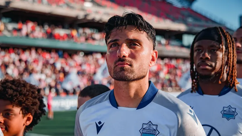 Atlético Ottawa sign Canadian full-back Wesley Timoteo